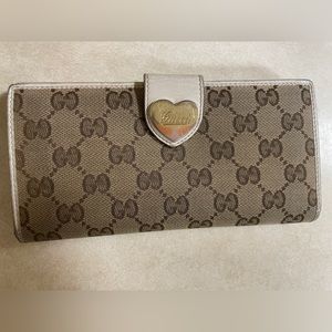 GUCCI GG Canvas Heart Continental Wallet   *Please see pictures for condition*